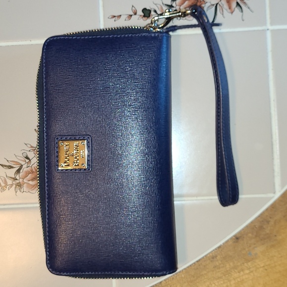 Dooney & Bourke Navy Blue Large Wristlet-Pre-loved. - Picture 2 of 12